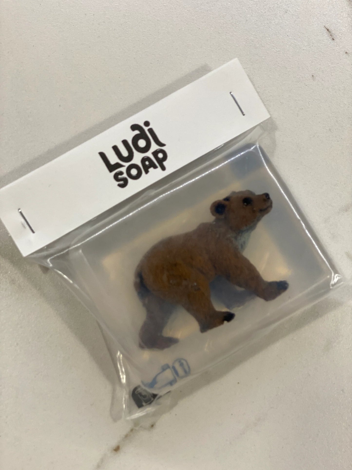 Savon Transparent Artisanal avec Figurine Ours