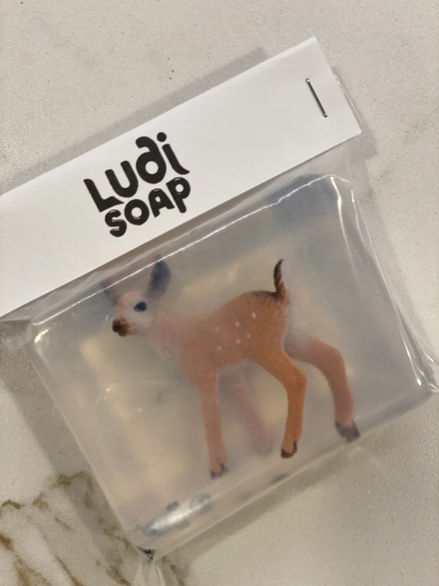 Savon Transparent Artisanal avec Figurine Faon