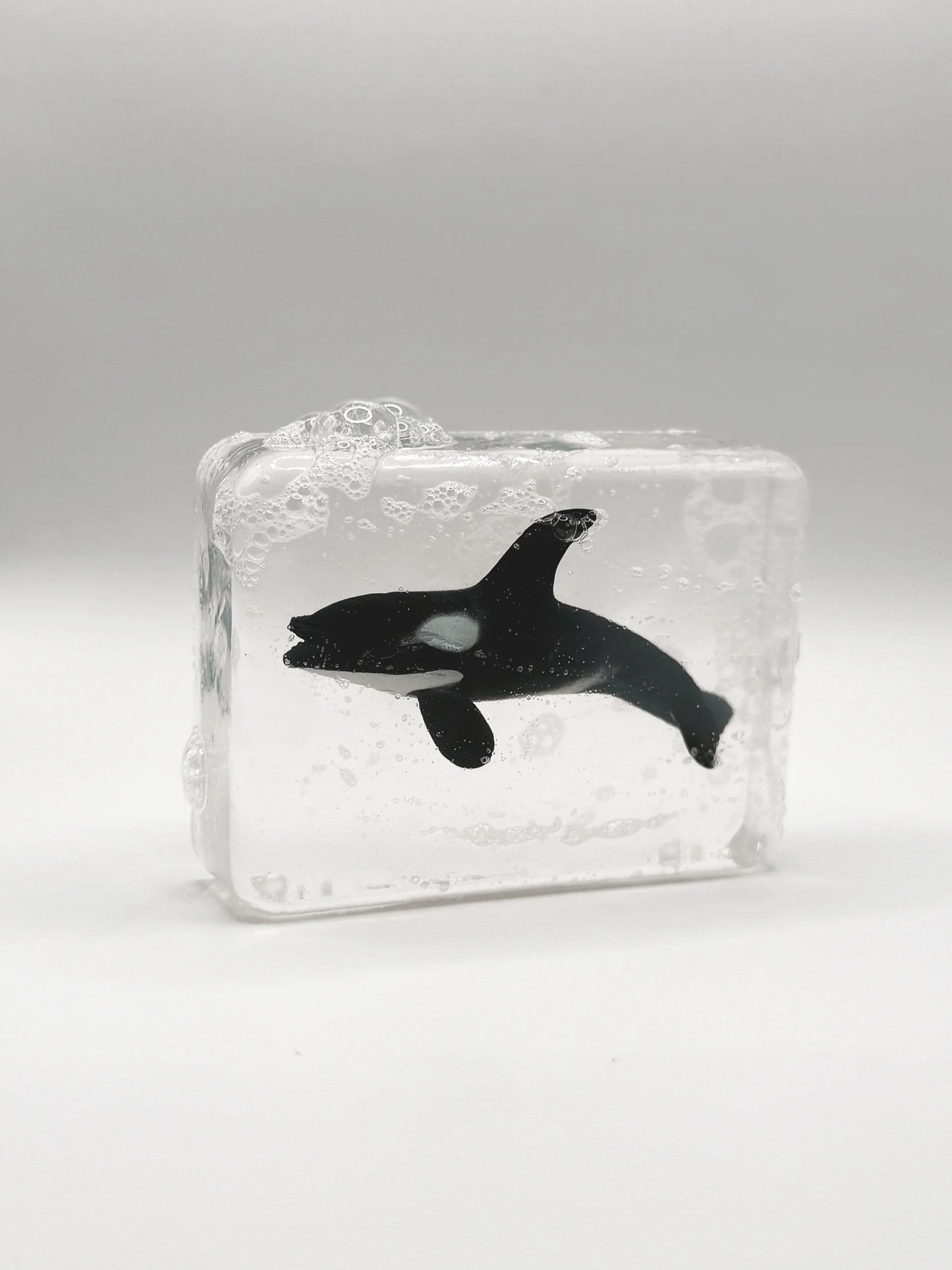Savon Transparent Artisanal avec Figurine Orque