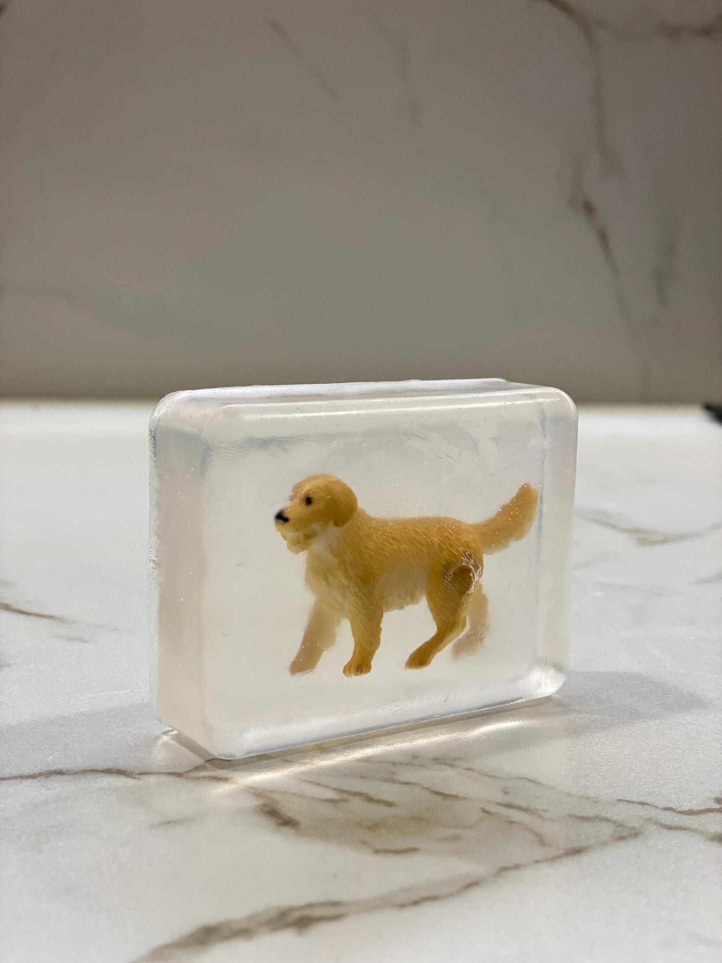 Savon Transparent Artisanal avec Figurine Chien
