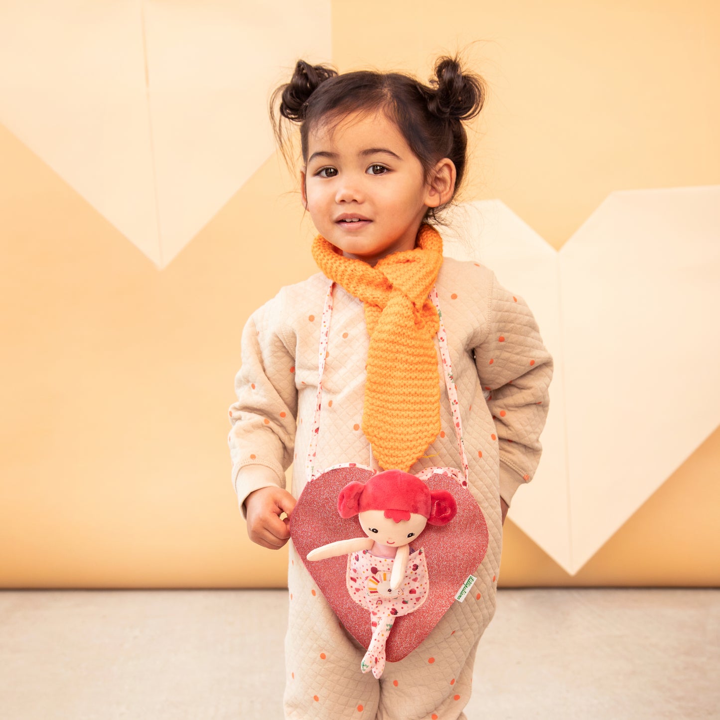 Poupée Aline avec sac coeur