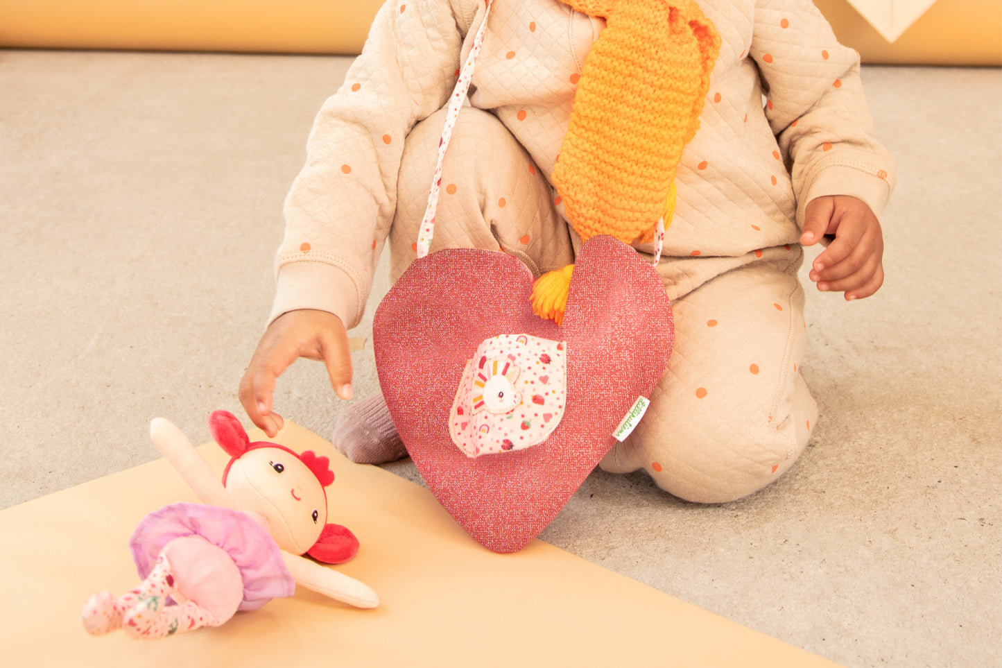 Poupée Aline avec sac coeur