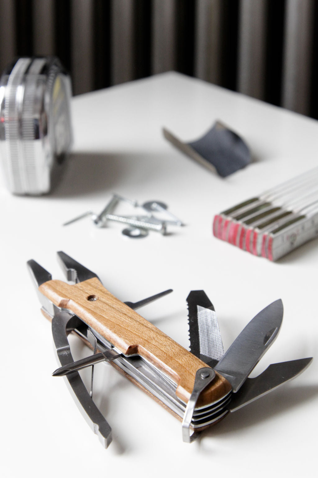 Pince en bois multifonctions