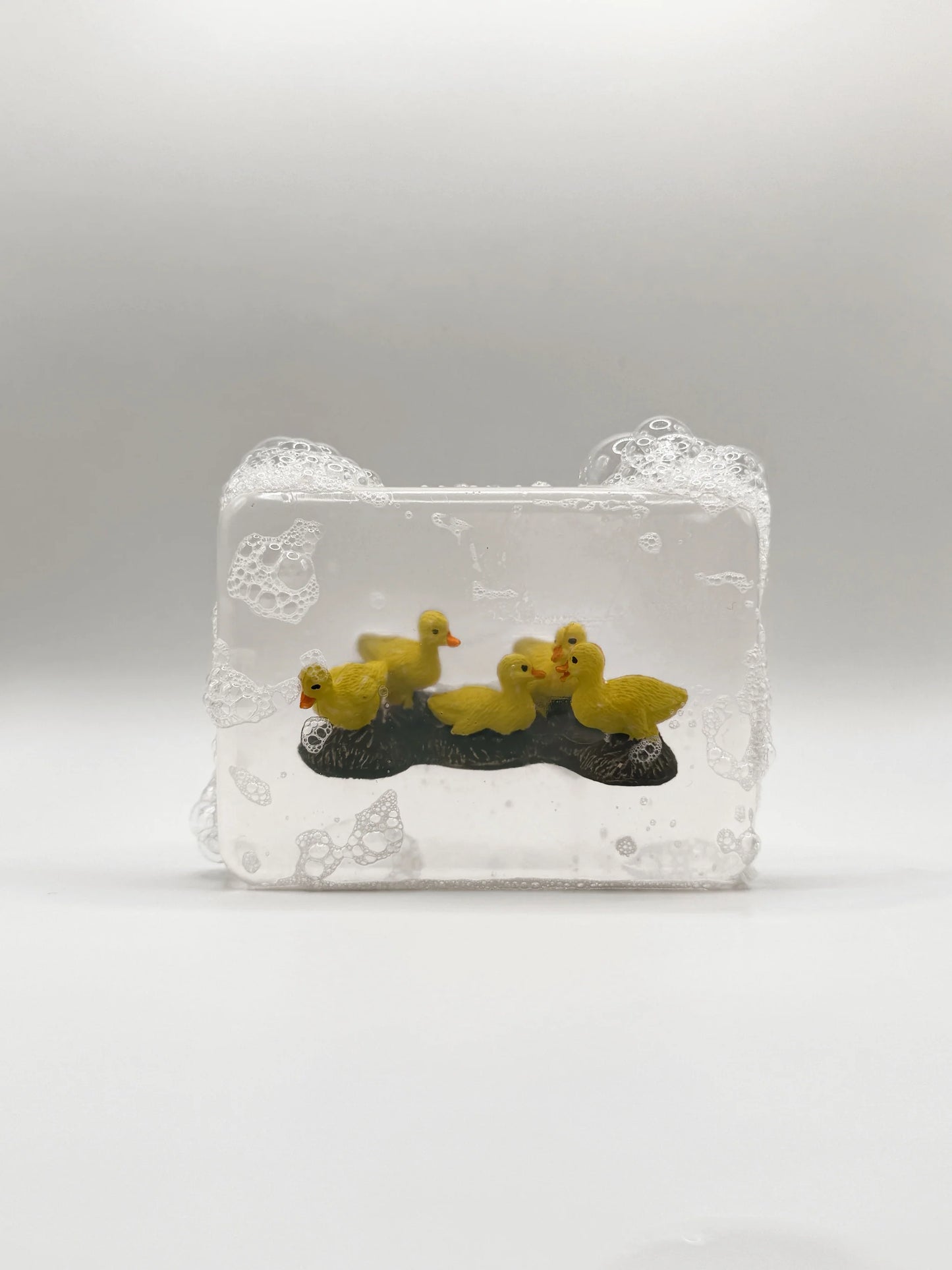 Savon Transparent Artisanal avec Figurine Poussins