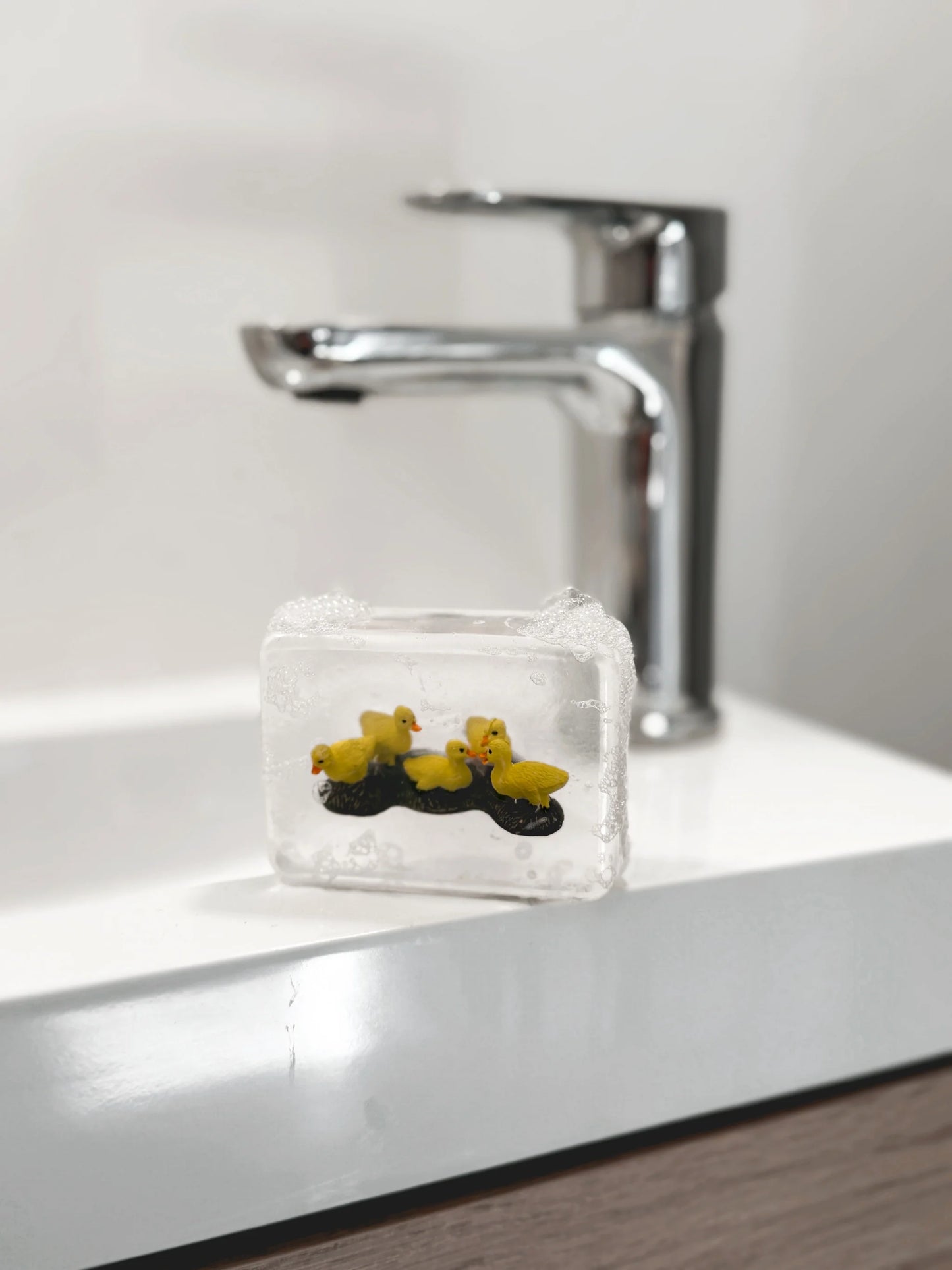 Savon Transparent Artisanal avec Figurine Poussins