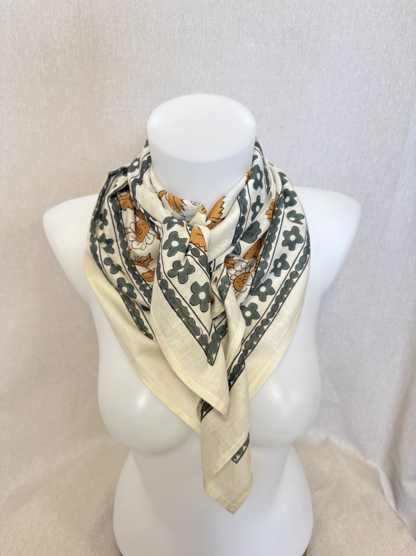 Foulard Carré Bella - Divers Coloris