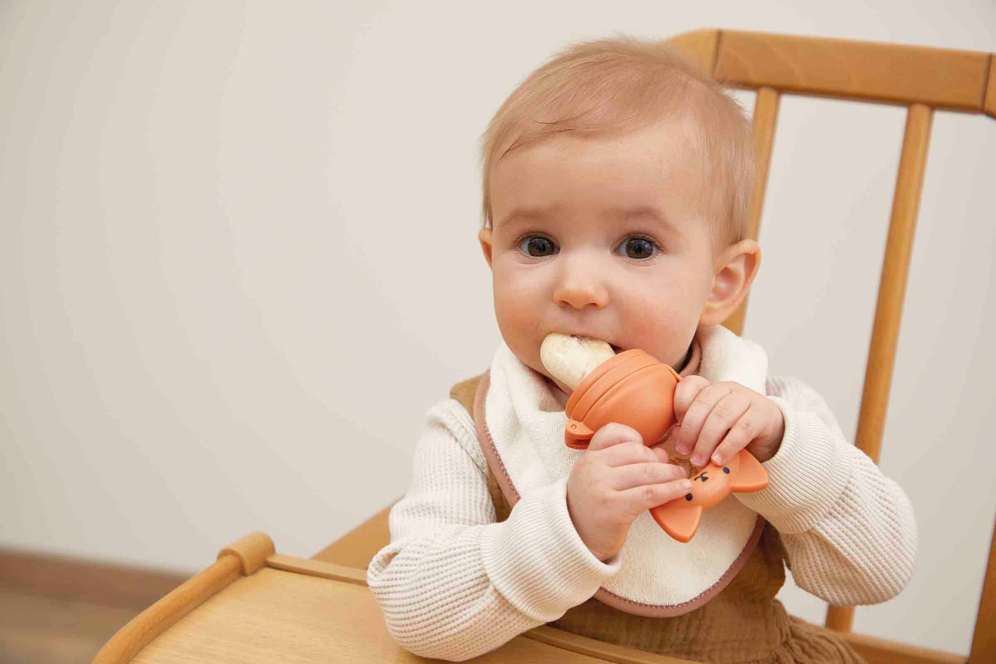 Coffret bavoir et grignoteuse bébé